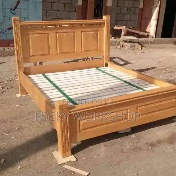 Brown 5*6 Wooden Semi Chester Bed