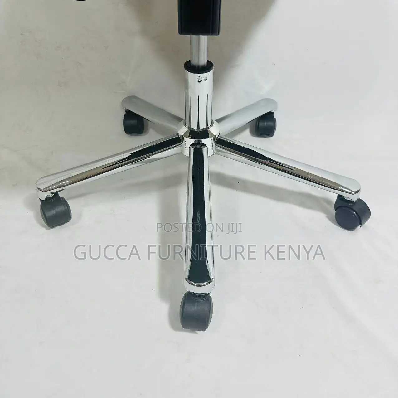 Swivel Mesh Ergonomic Seat.
