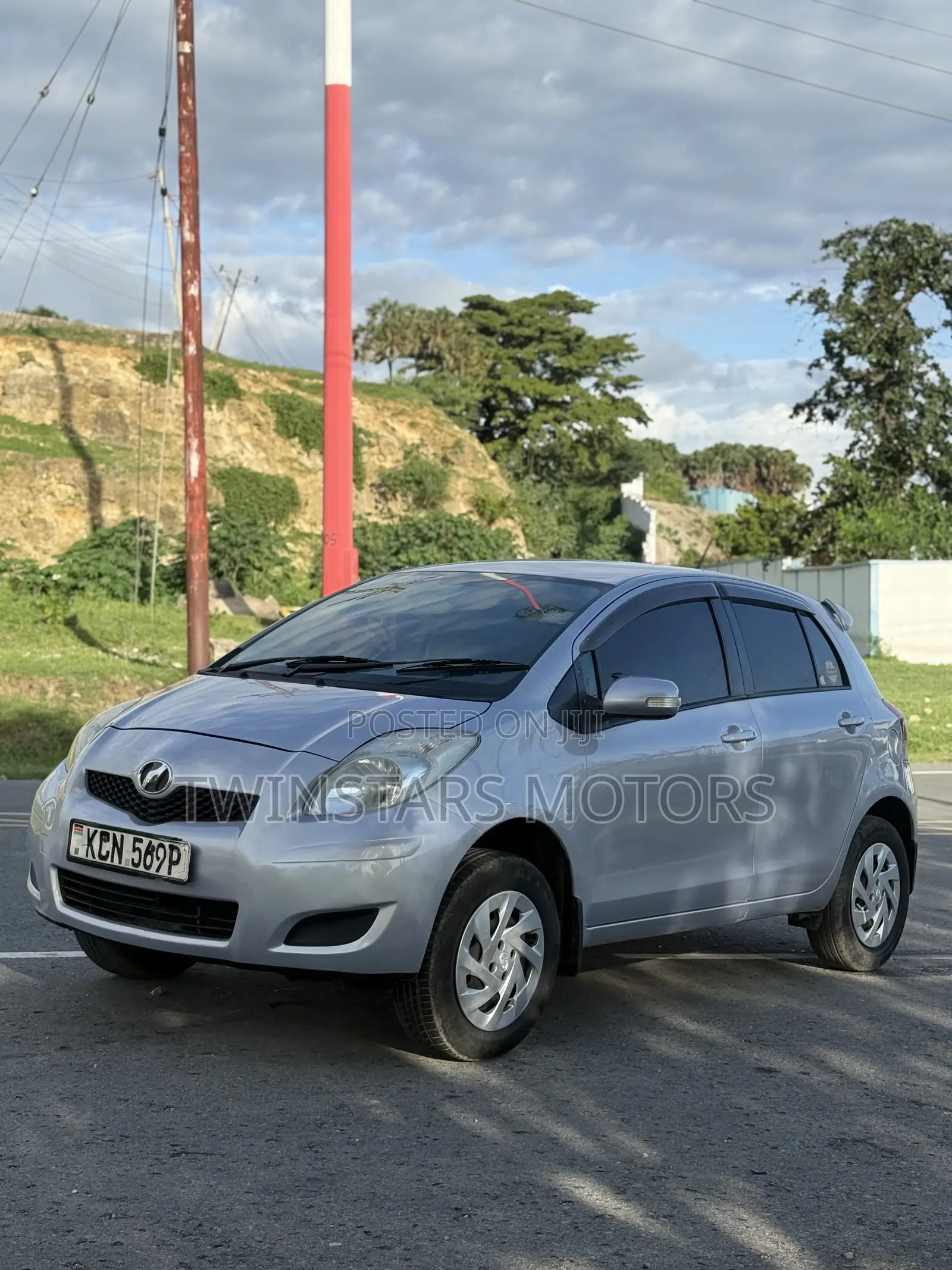 Toyota Vitz 1.3 FWD 3dr 2011 Purple