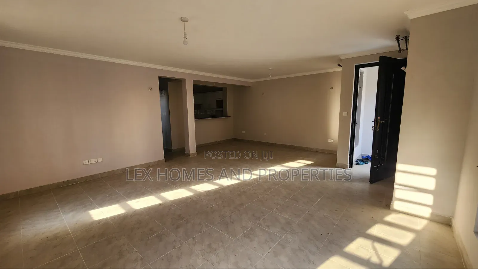 3bdrm Townhouse / Terrace in Oloika for rent