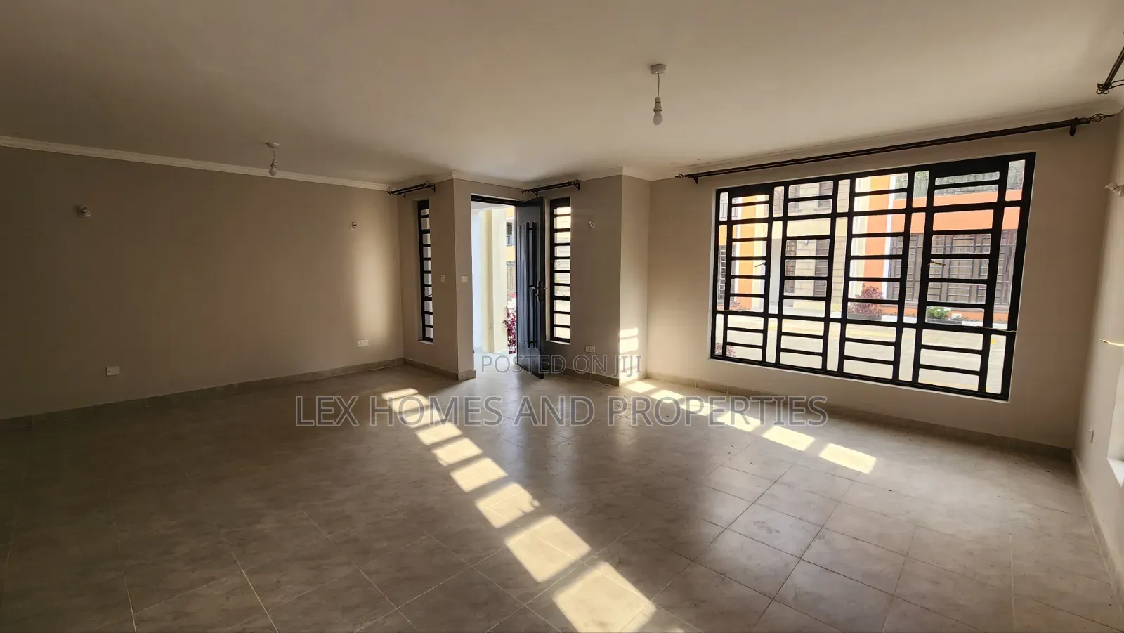 3bdrm Townhouse / Terrace in Oloika for rent