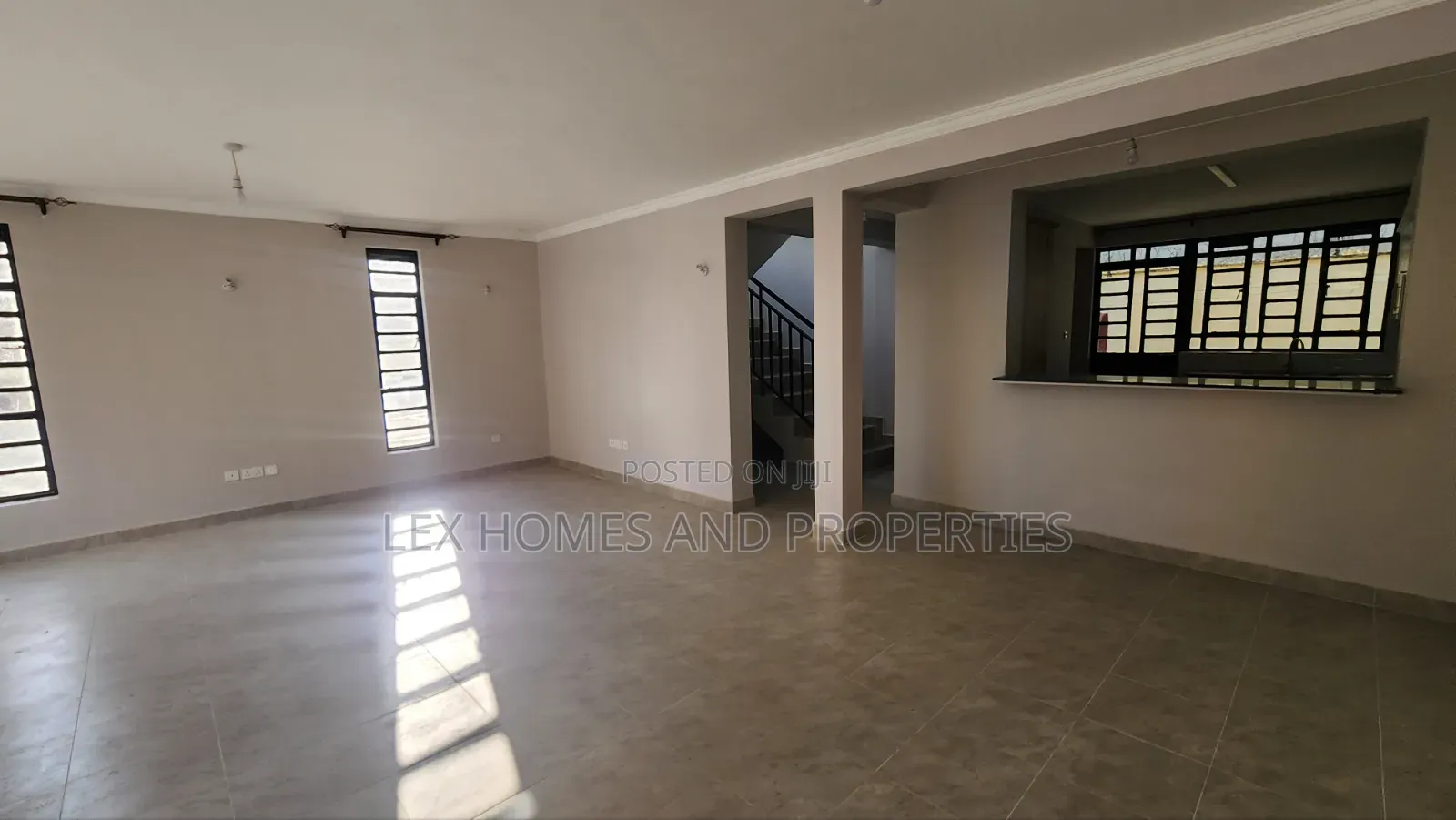 3bdrm Townhouse / Terrace in Oloika for rent