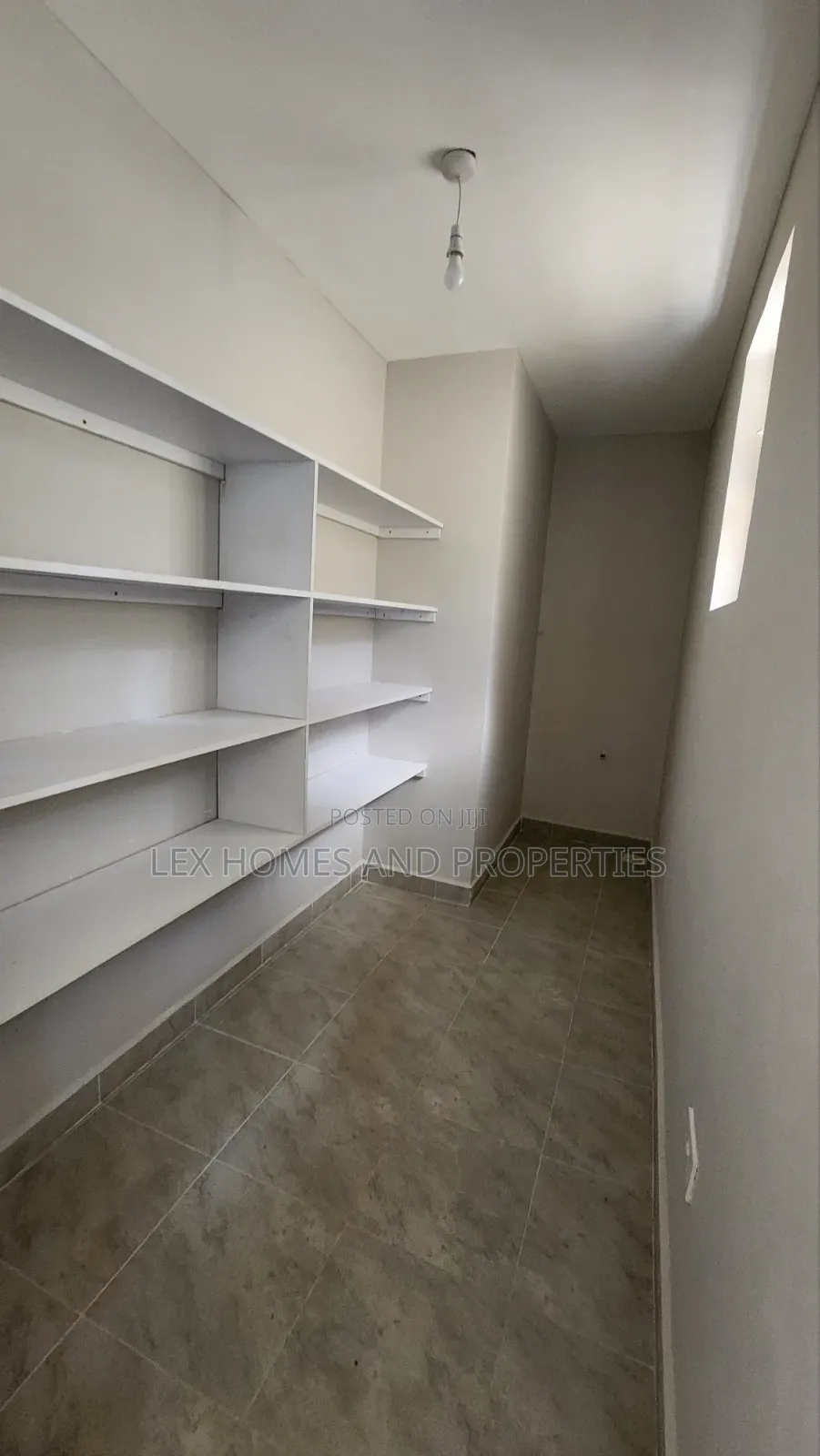 3bdrm Townhouse / Terrace in Oloika for rent