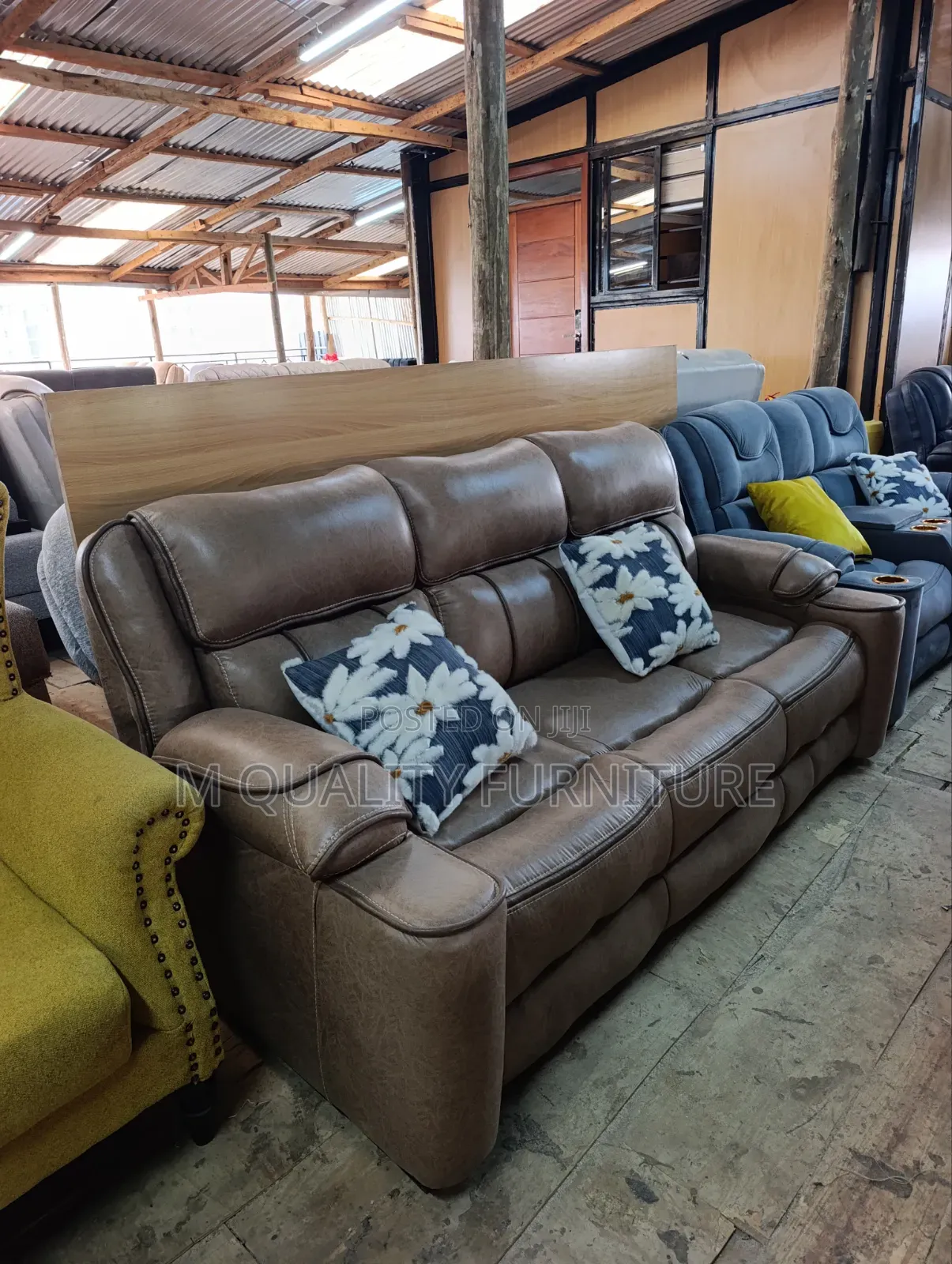 Elegant Brow.N Lounge Sofa