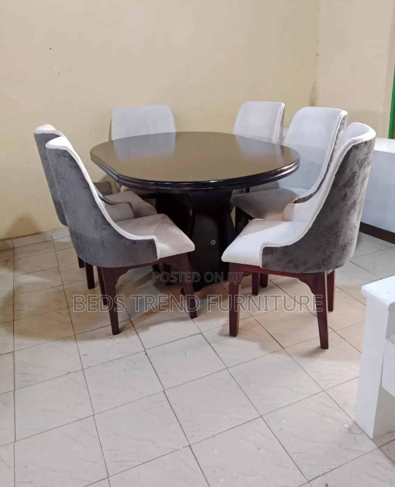 6-Seater Dining Set Glossy Oval Table With Cushioned Chairs