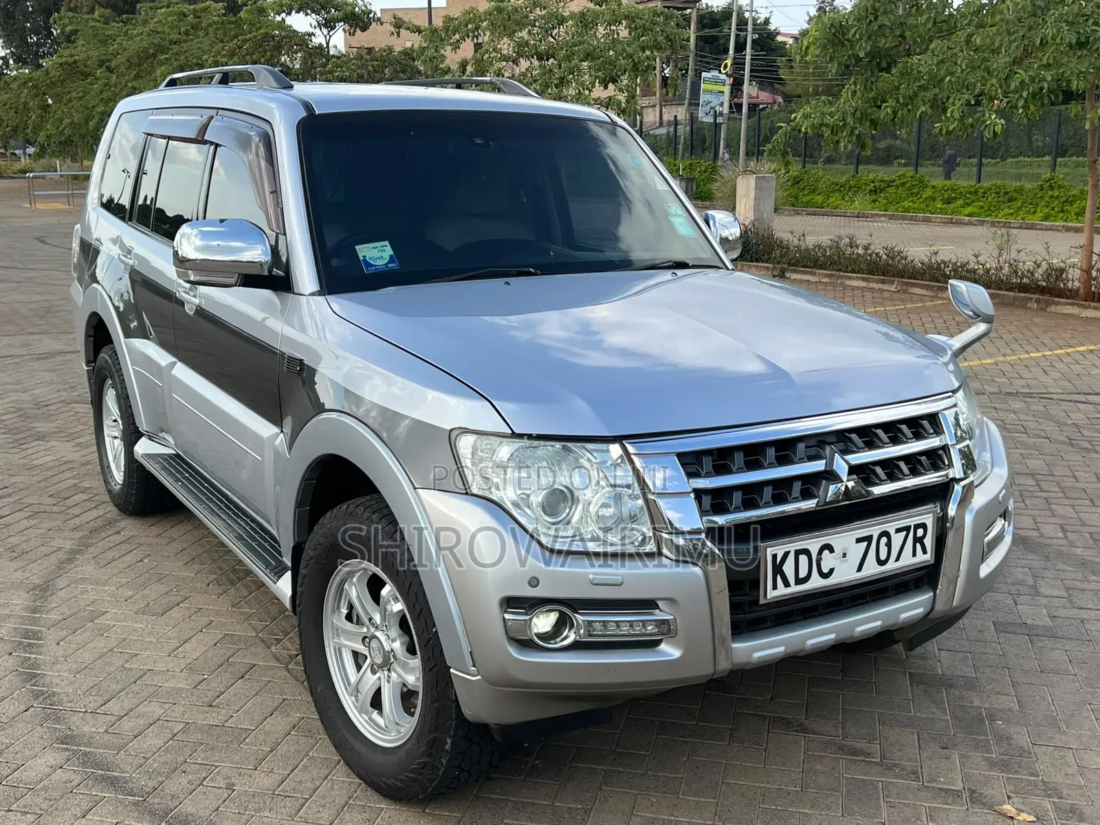 Mitsubishi Pajero 2015 Silver