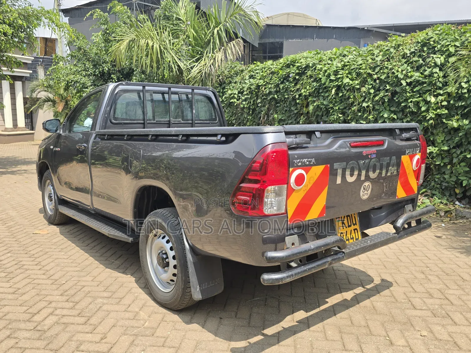 Toyota Hilux 2024 Gray