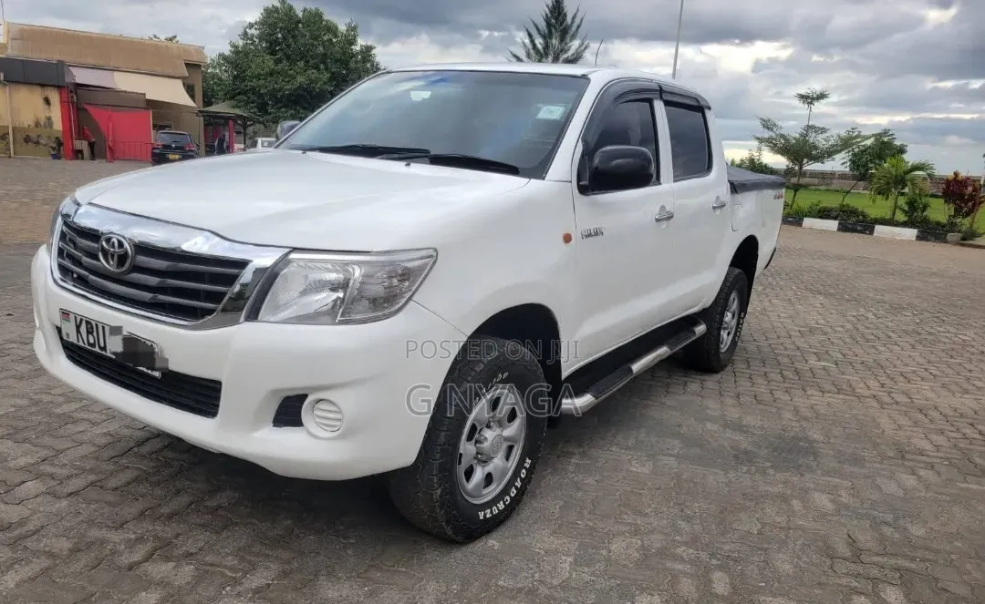 Toyota Hilux 2012 White