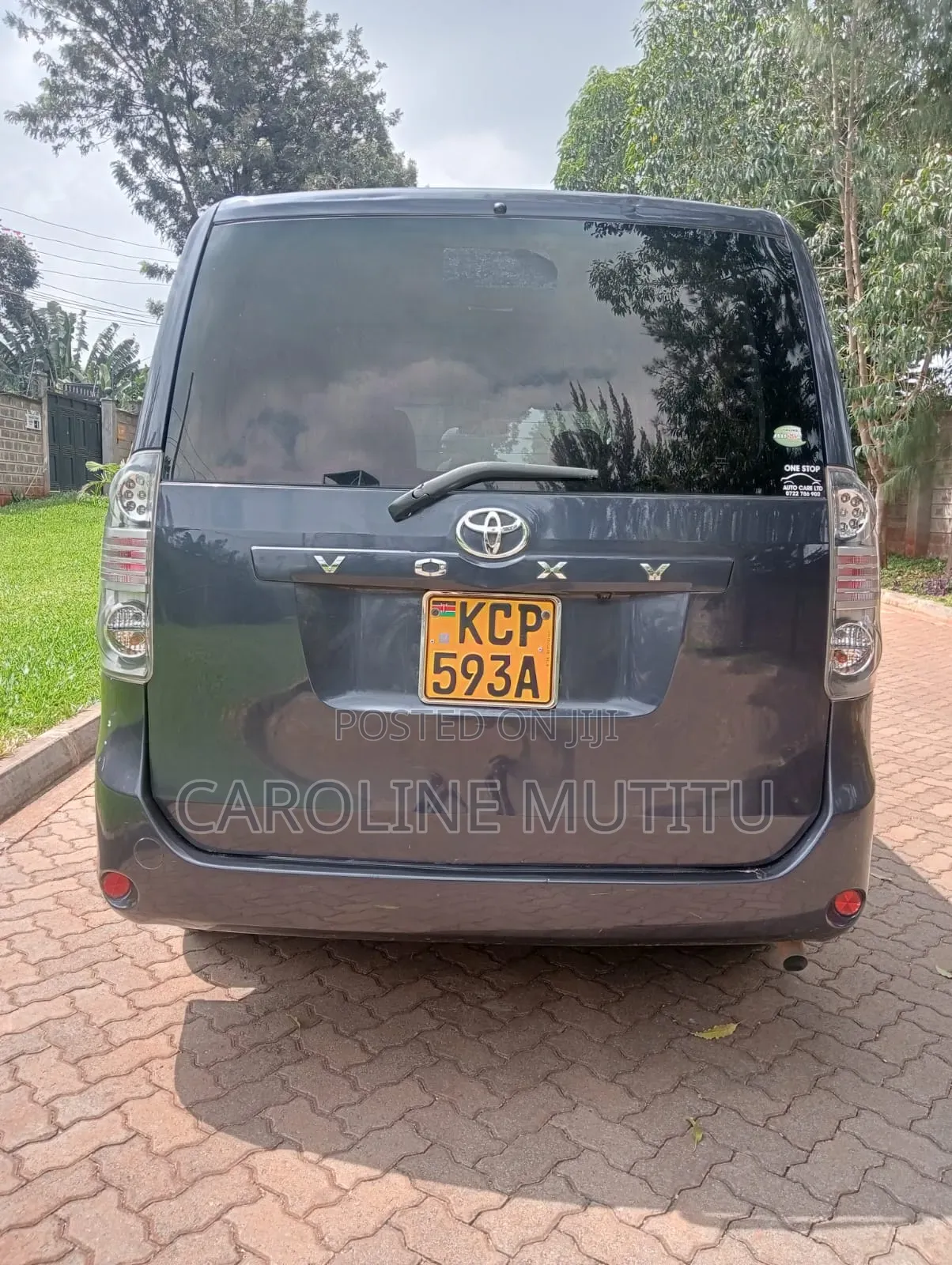 Toyota Noah 2010 Gray