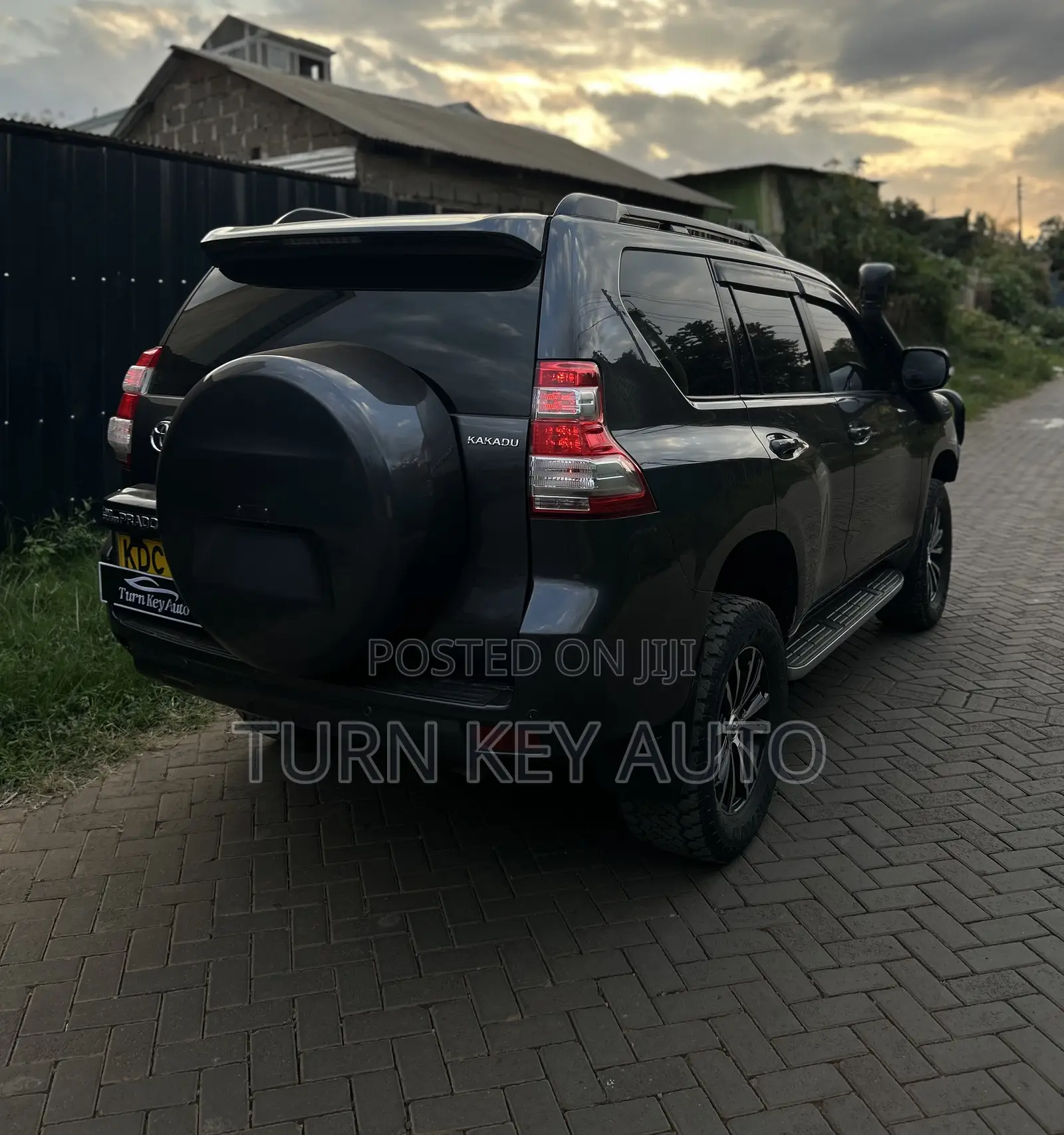 Toyota Land Cruiser Prado KAKADU 2013 Gray
