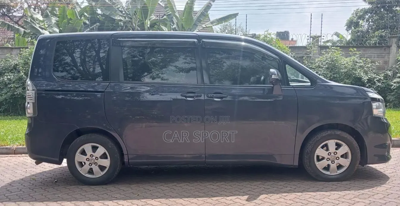 Toyota Noah 2011 Gray