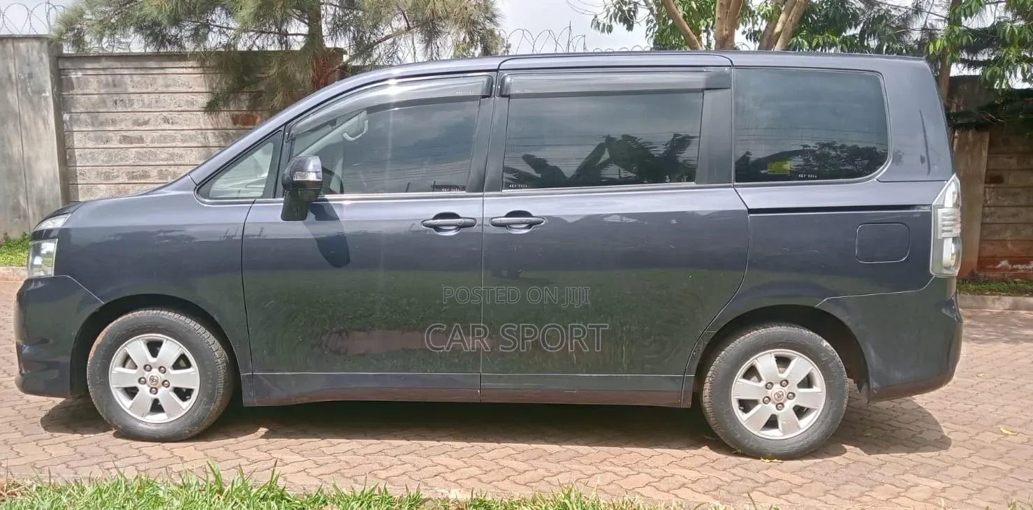 Toyota Noah 2011 Gray