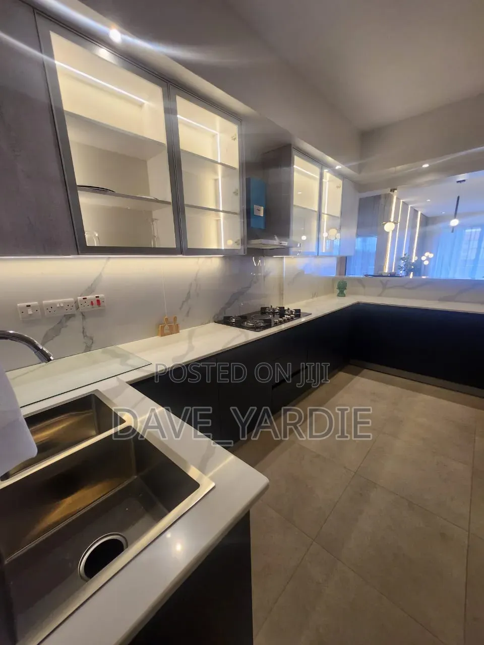 6bdrm Duplex in Parklands/Highridge for sale