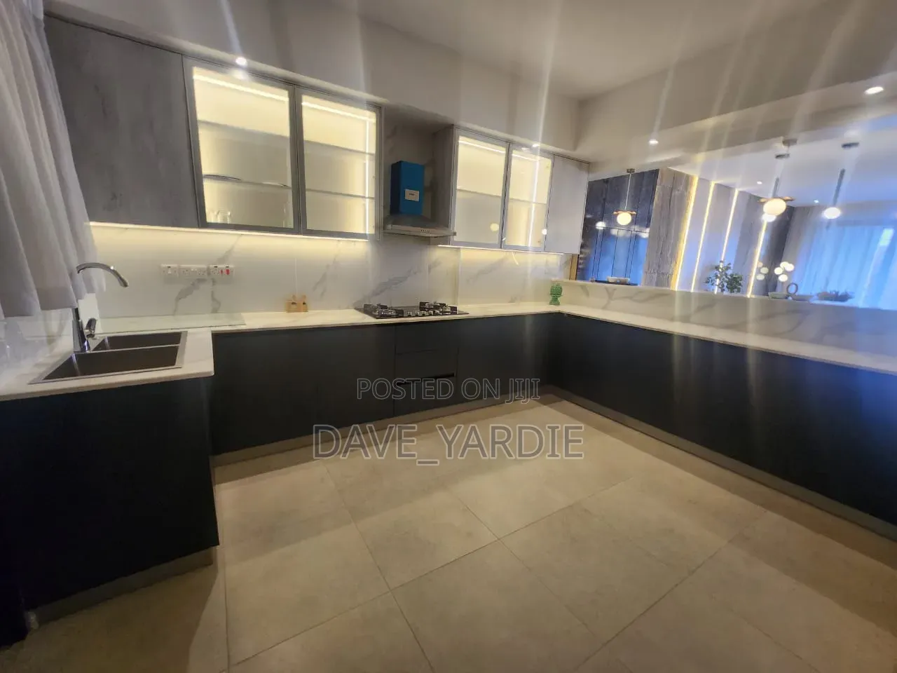 6bdrm Duplex in Parklands/Highridge for sale