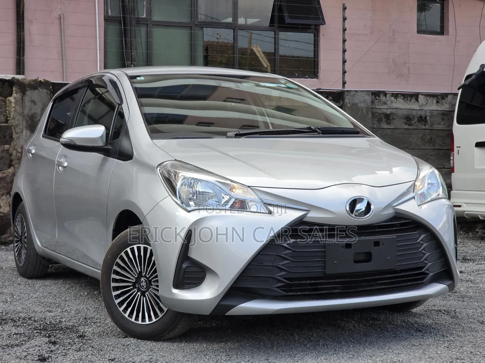 Toyota Vitz 1.0 FWD 5dr 2019 Silver