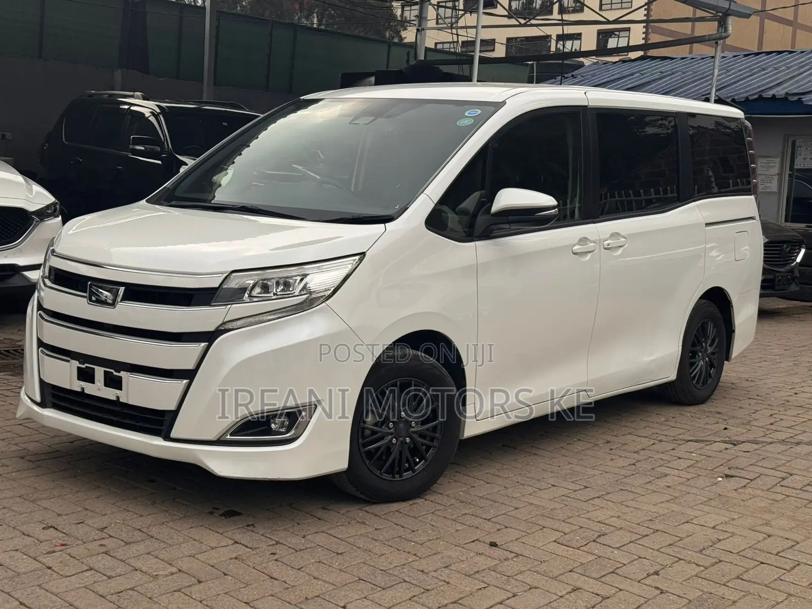 Toyota Noah 2.0 FWD (8 Seater) 2019 White