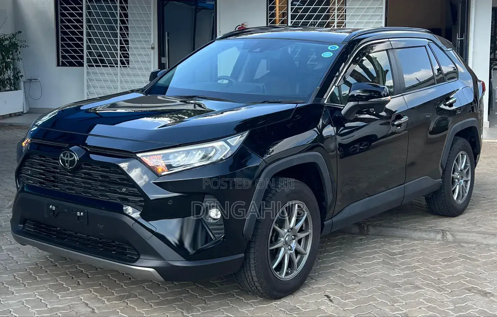 Toyota RAV4 LE AWD 2019