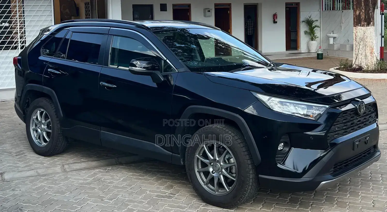 Toyota RAV4 LE AWD 2019