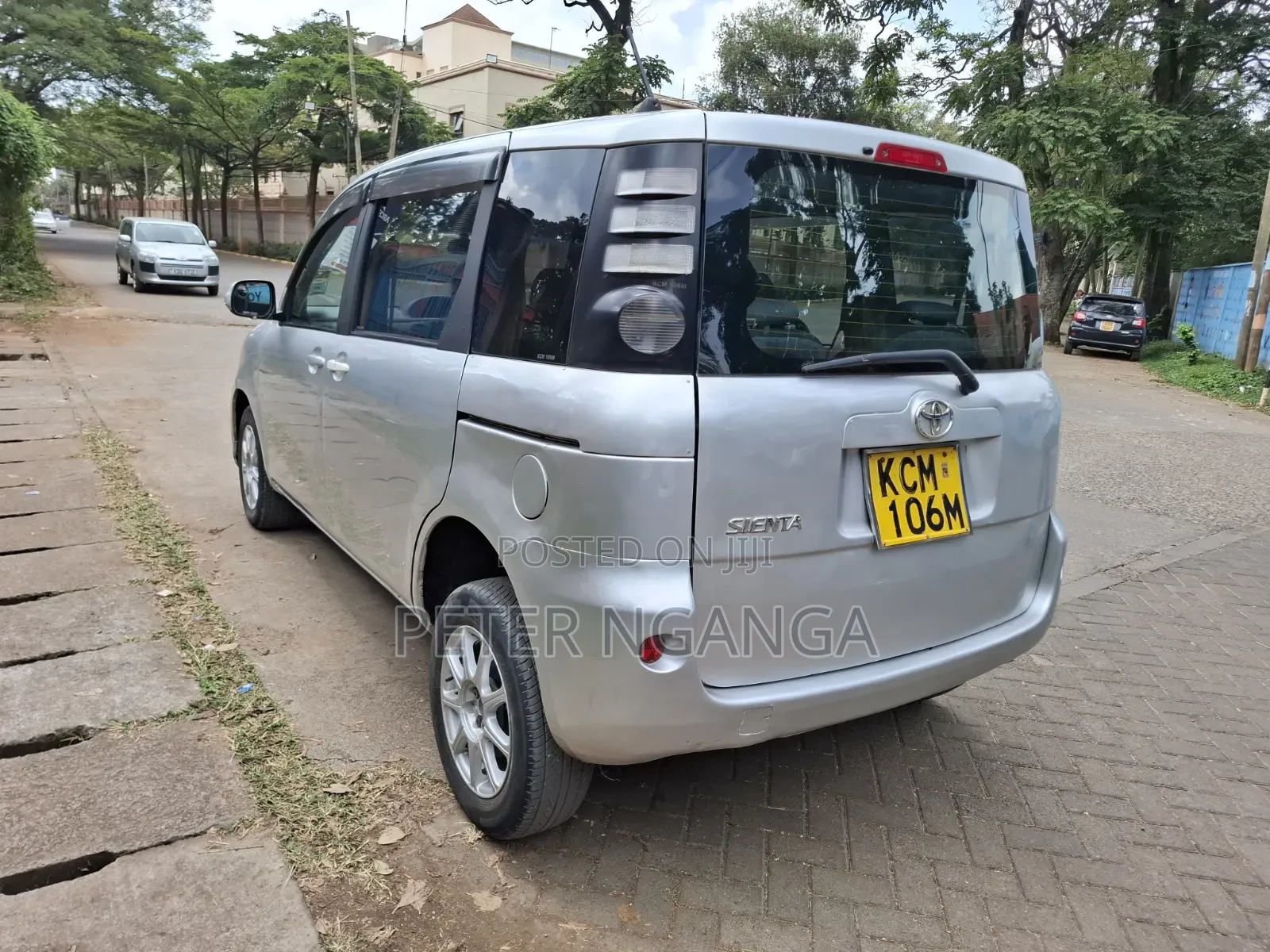 Toyota Sienta 2010 Silver