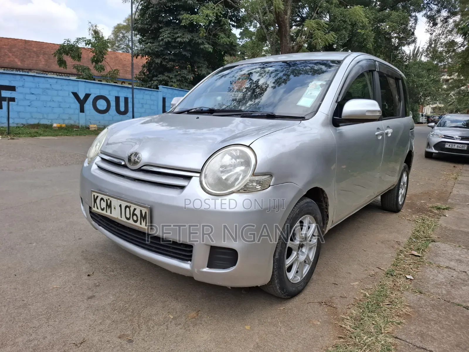 Toyota Sienta 2010 Silver