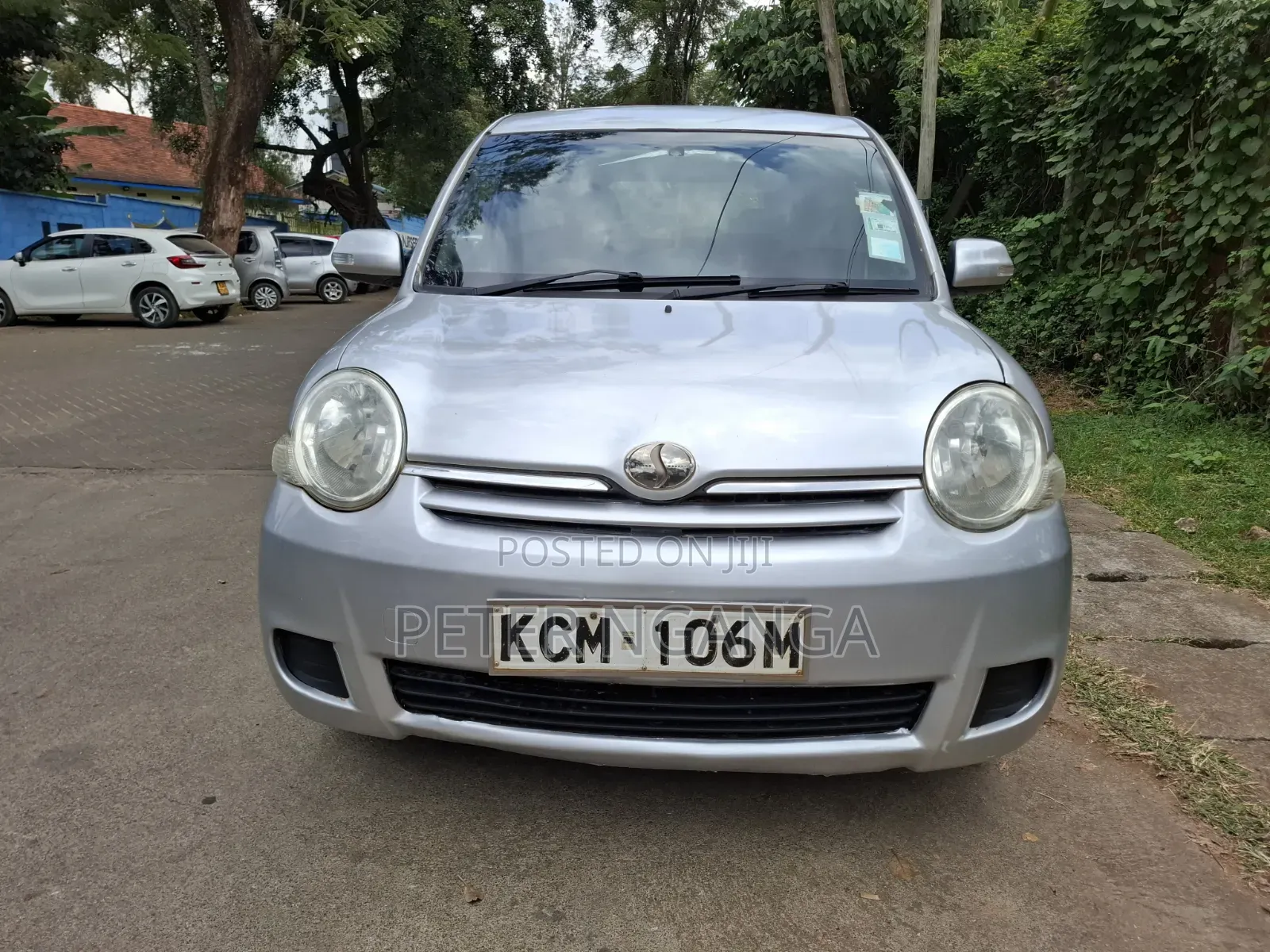 Toyota Sienta 2010 Silver