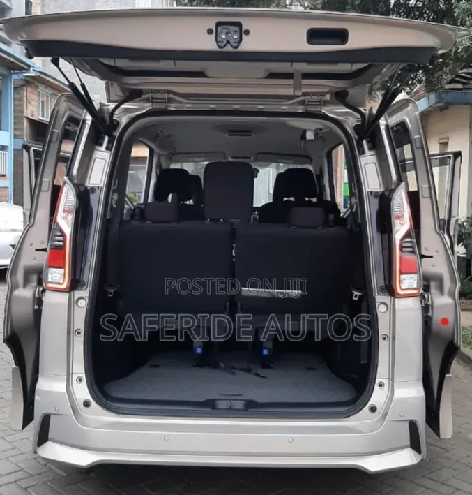 Nissan Serena 2019 Gold