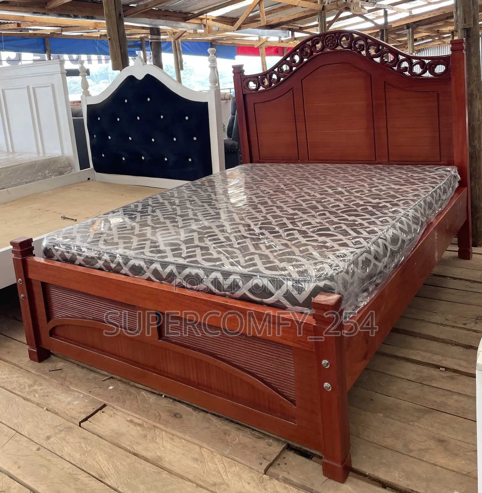 Mahogany Detailed Pattern Beds