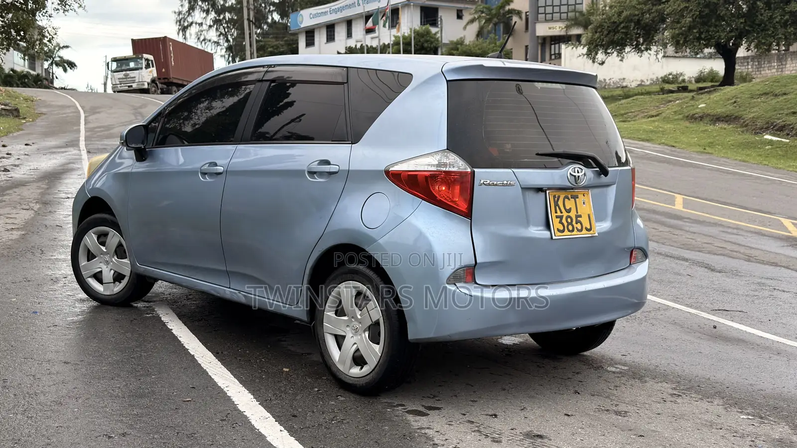 Toyota Ractis 1.3 FWD 2011 Blue