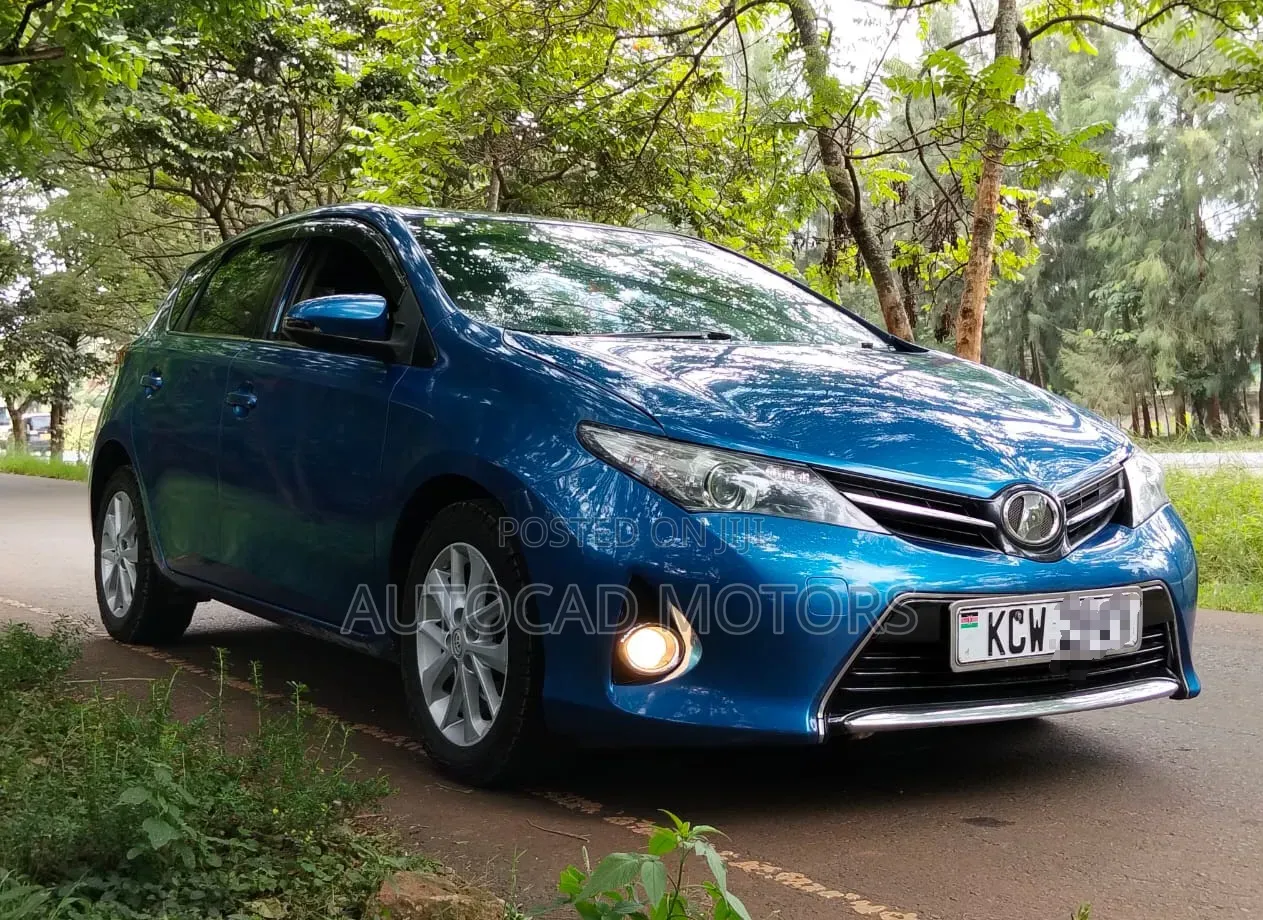 Toyota Auris 2012 Blue