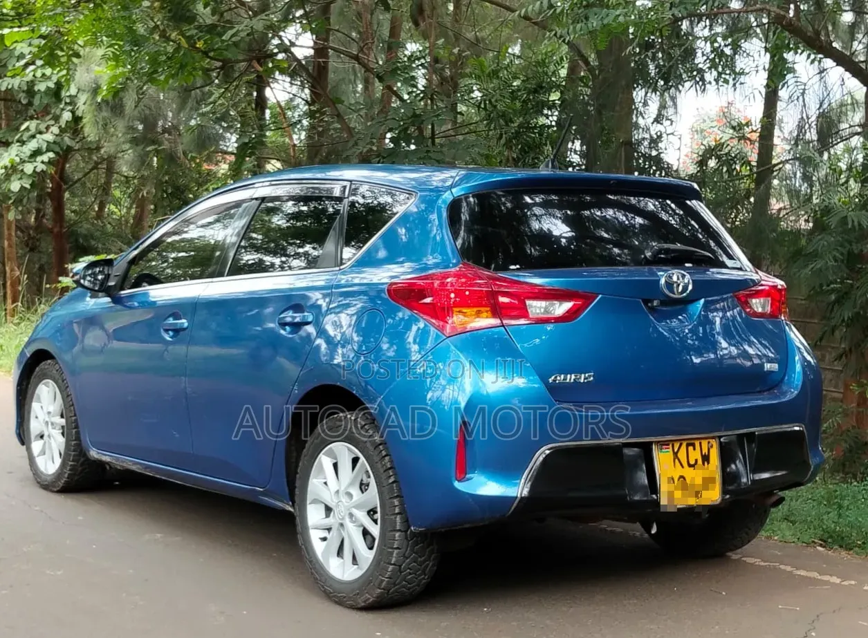 Toyota Auris 2012 Blue