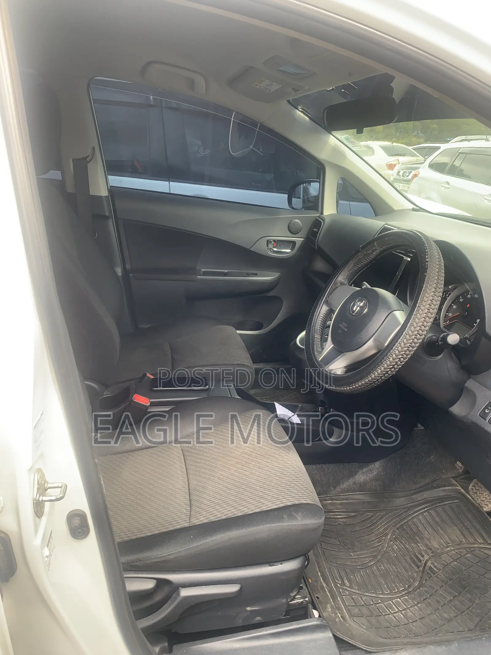 Toyota Ractis 1.5 FWD 2016 White