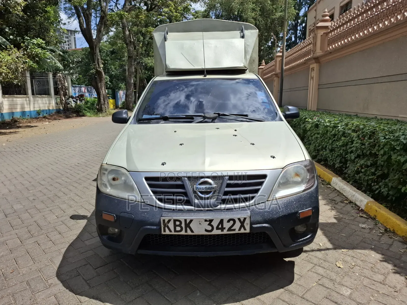 Nissan NP200 2010 Gold