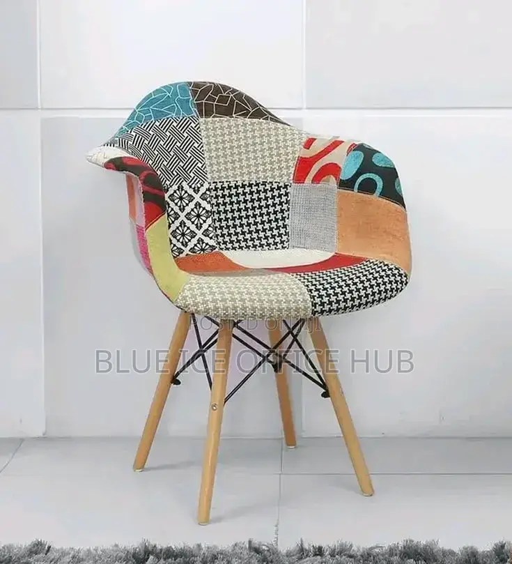 Relaxing Eames Chair 4 Legged