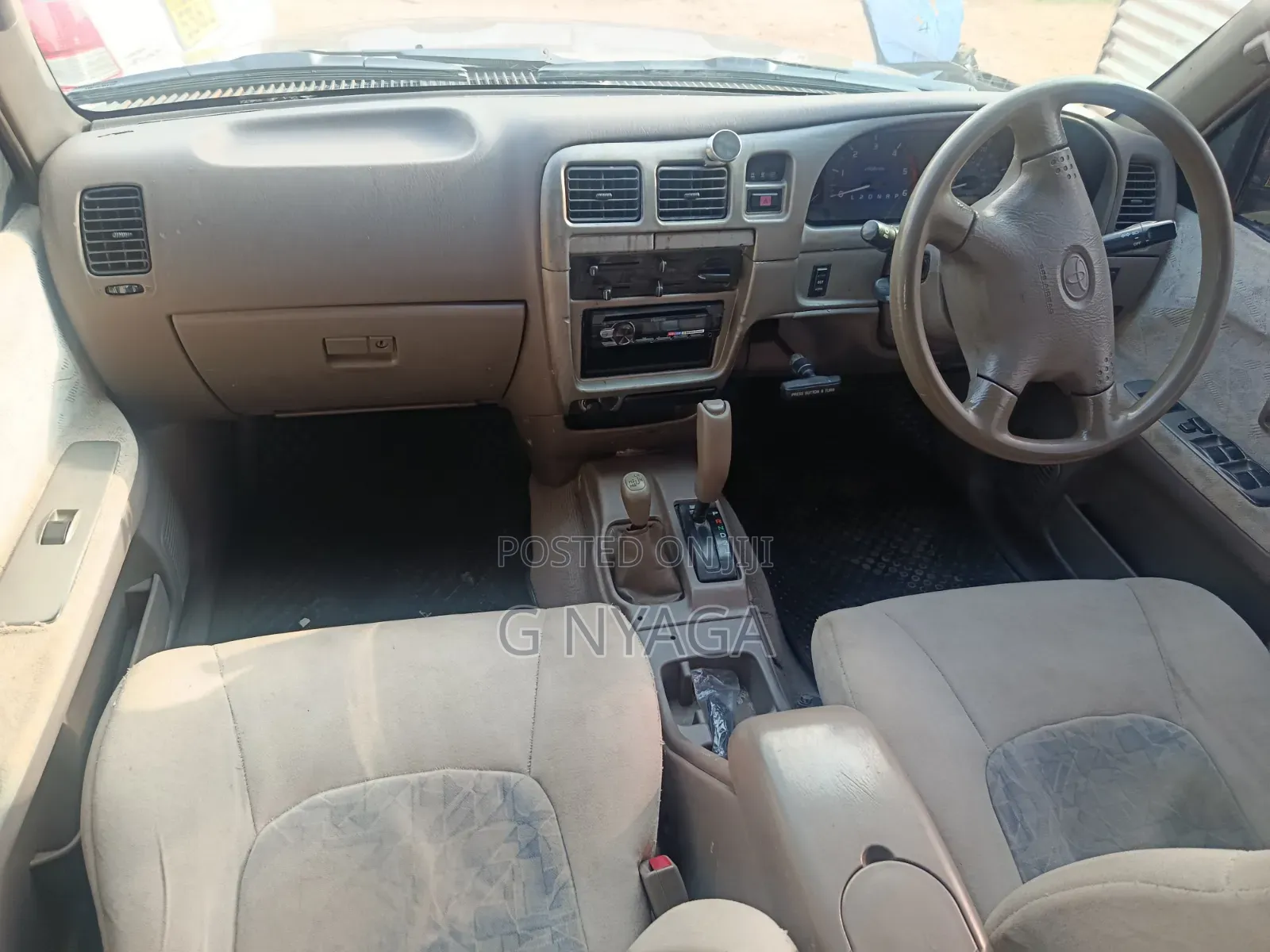 Toyota Hilux 2.5 Cab 2005 Gold