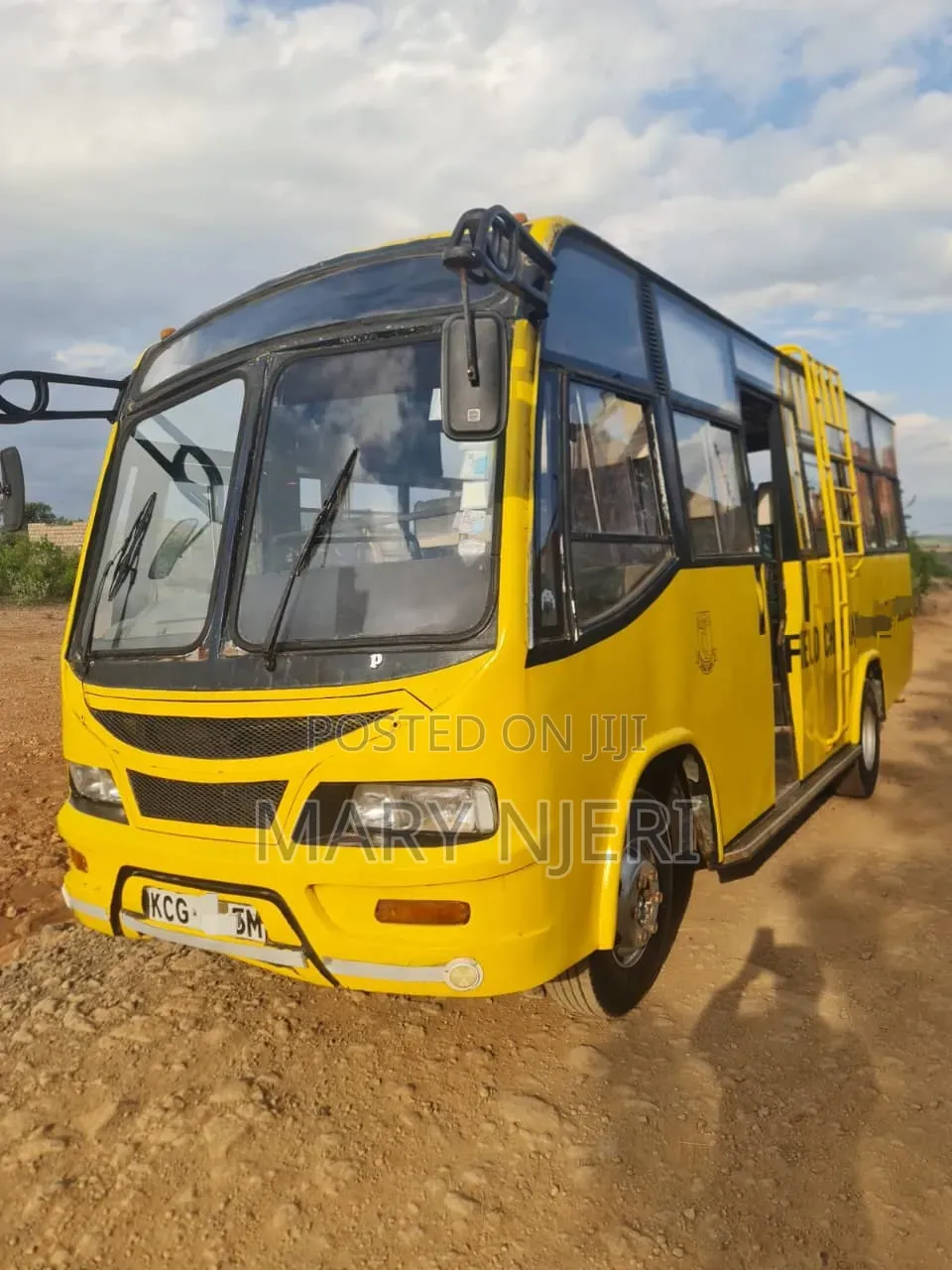 Isuzu Executive Bus 2015 Yellow