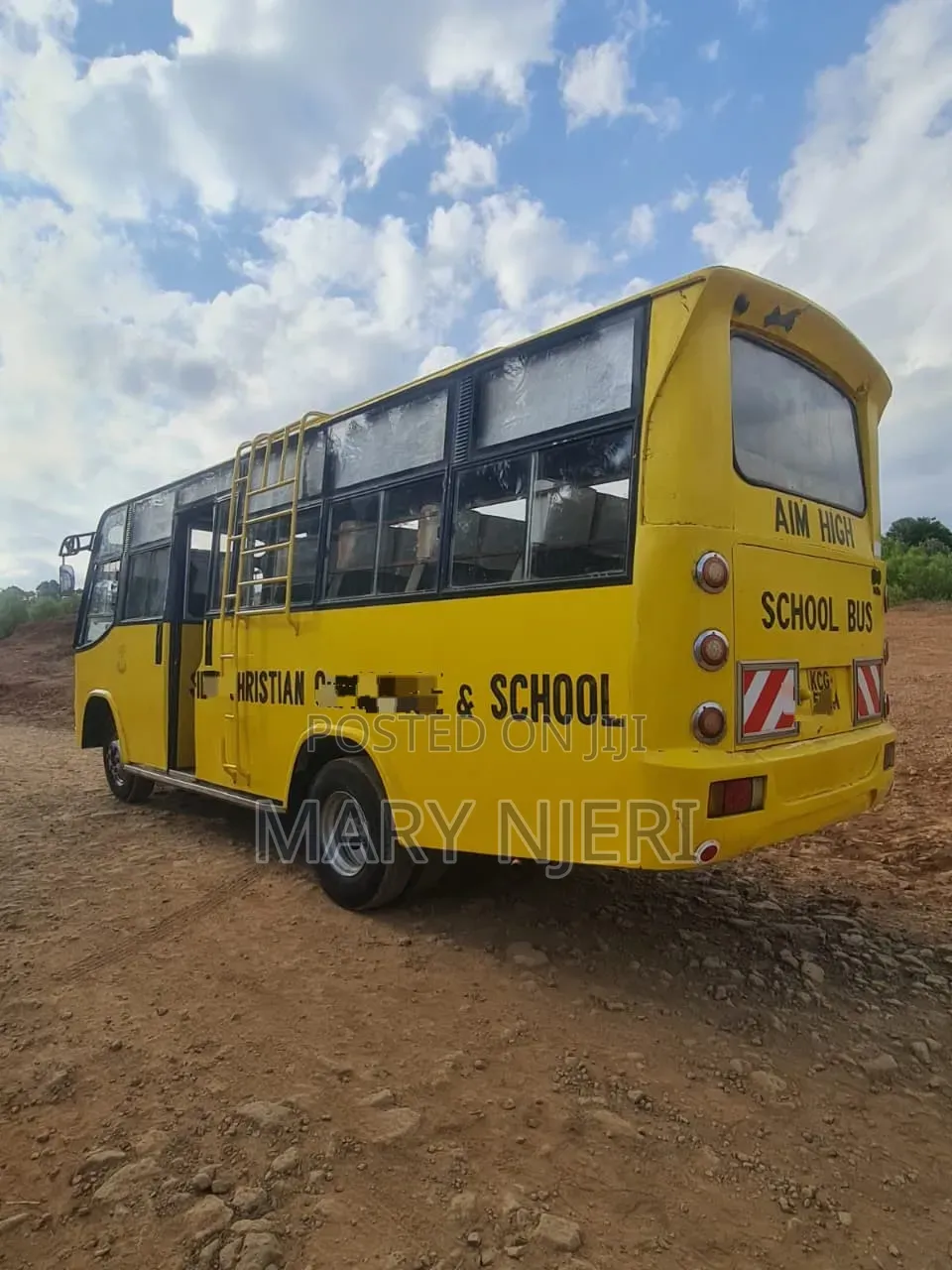 Isuzu Executive Bus 2015 Yellow