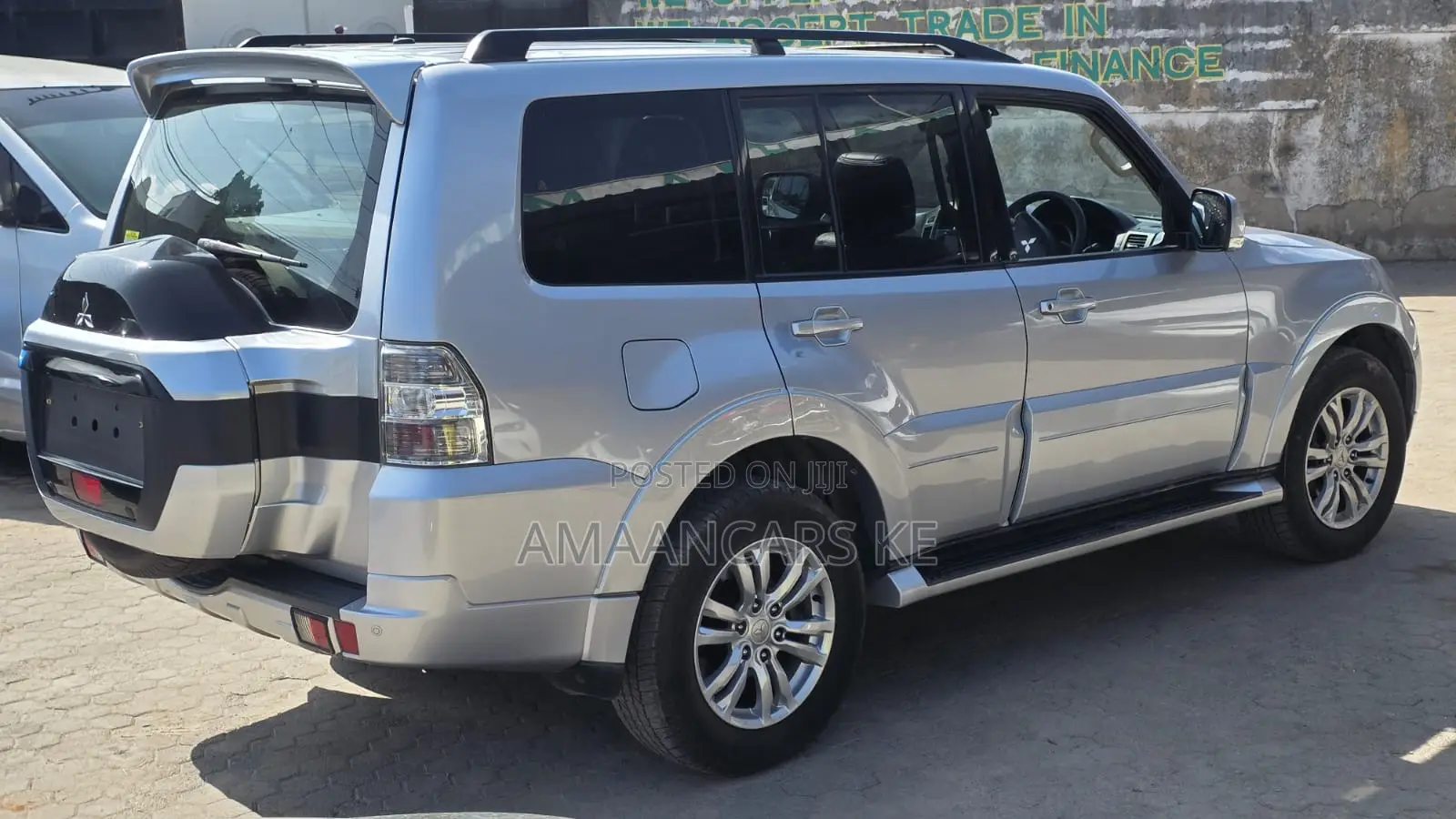 Mitsubishi Pajero V90 3.2 DI-D GL 2019 Silver