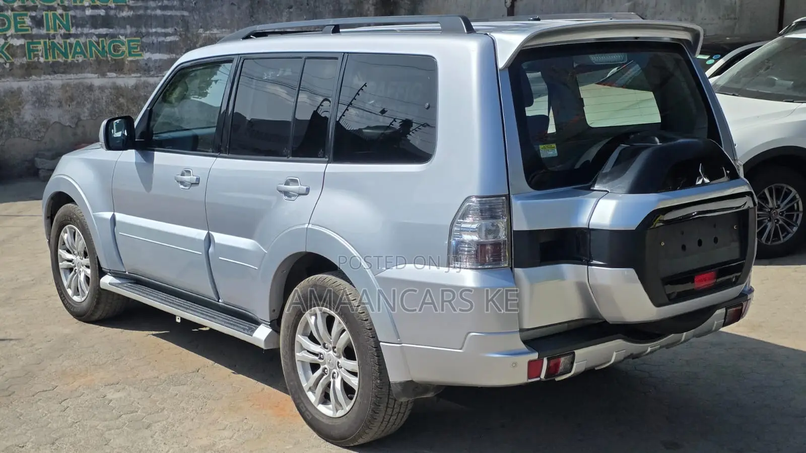 Mitsubishi Pajero V90 3.2 DI-D GL 2019 Silver