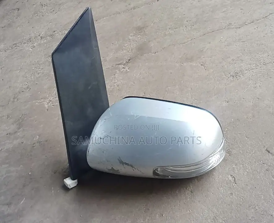 Side Mirror Toyota Isis With Indicator