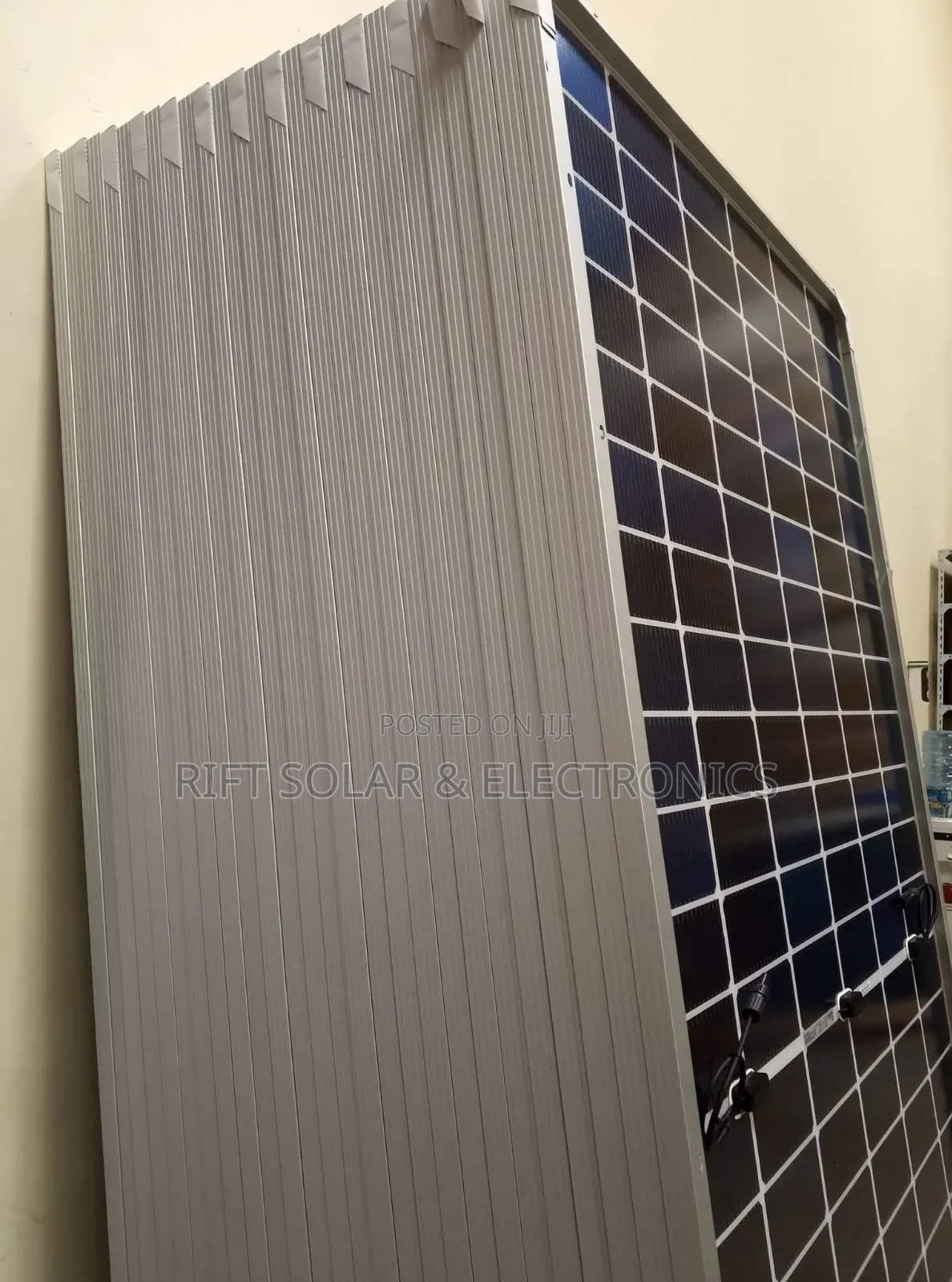 Grade a 575 Watts - 49v Monocrystalline Solar Panels