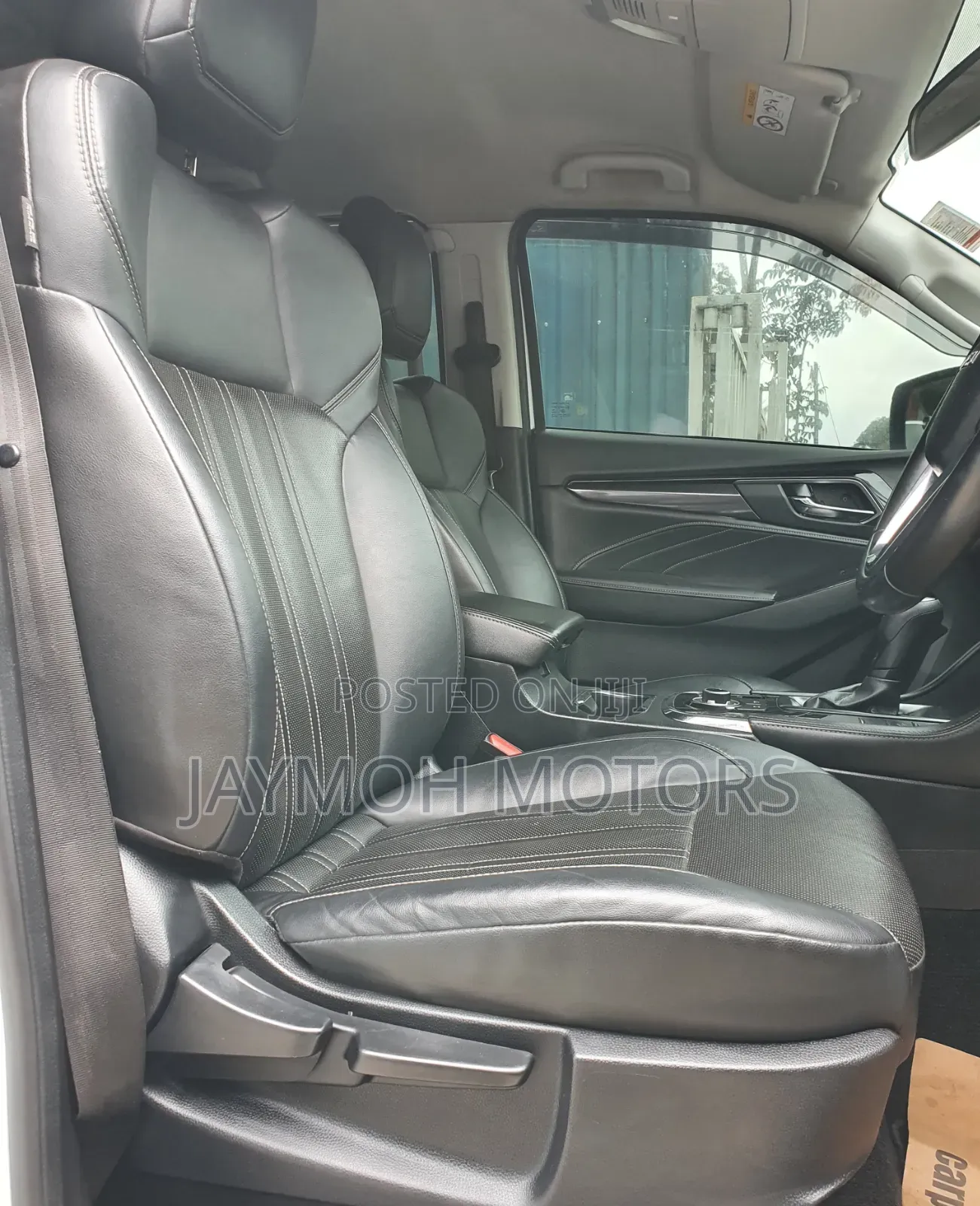 Isuzu MU-X 2023 Pearl