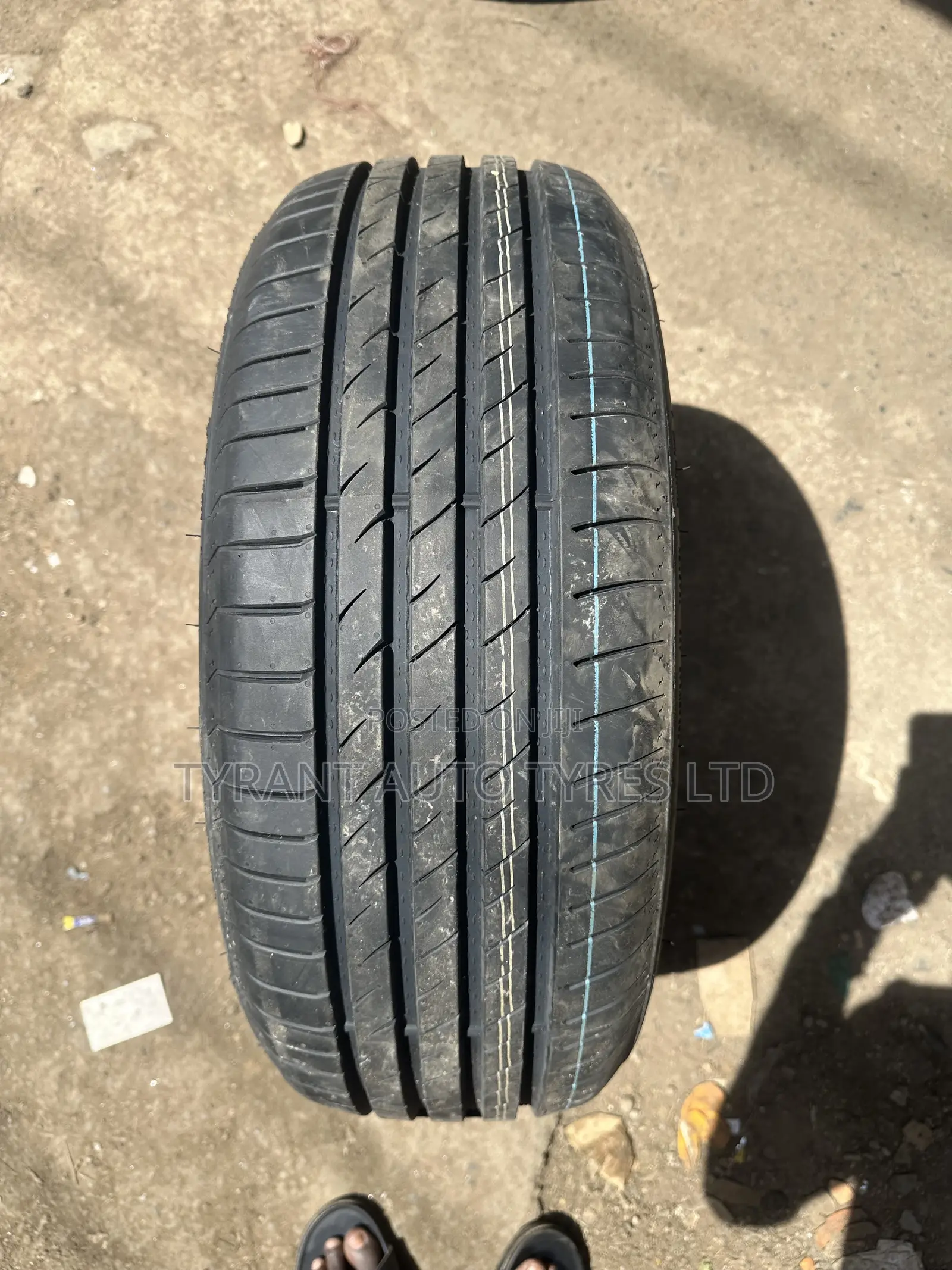 215/55r17 Maxtrek Tires
