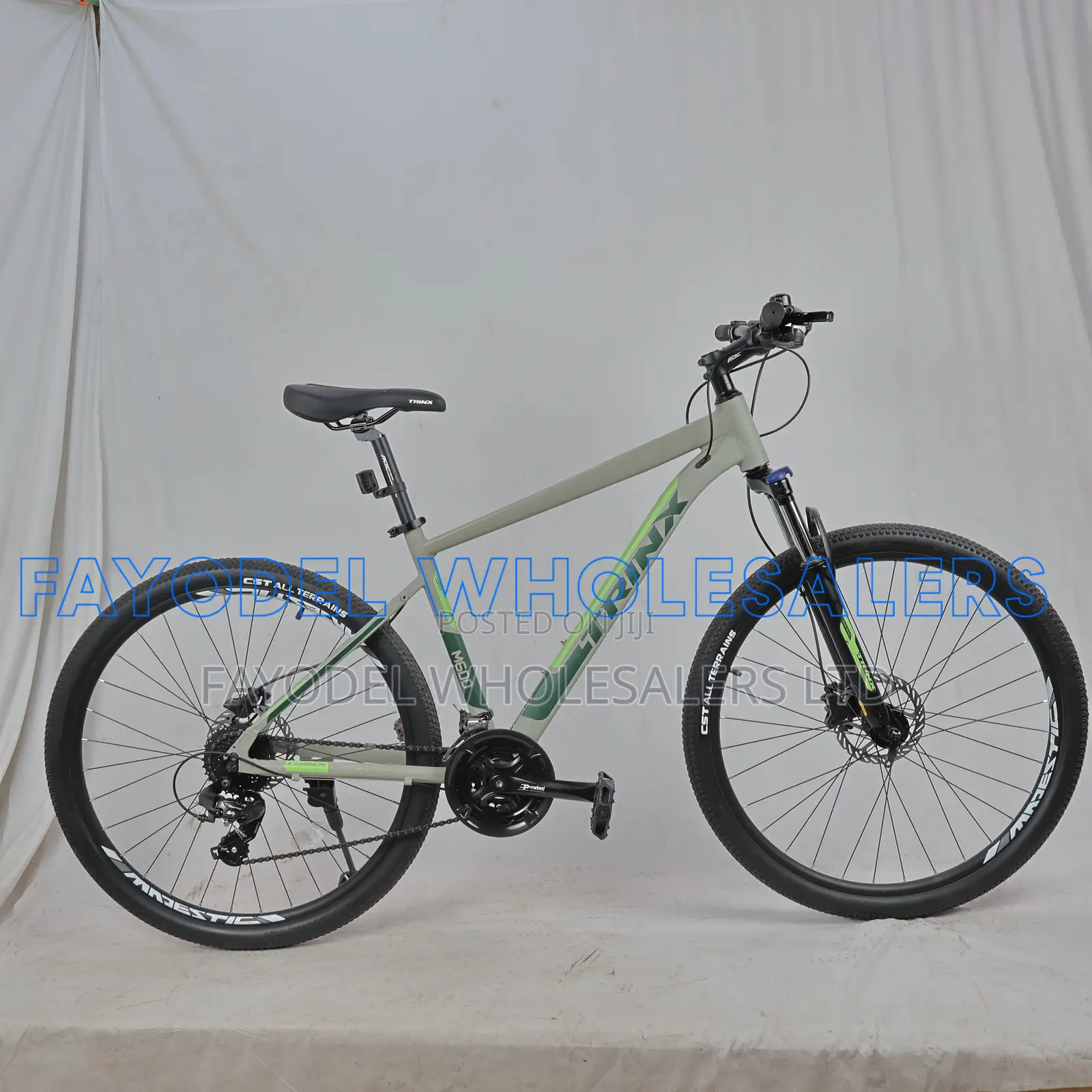 High-Performance Trinx X7 MTB With Suspension