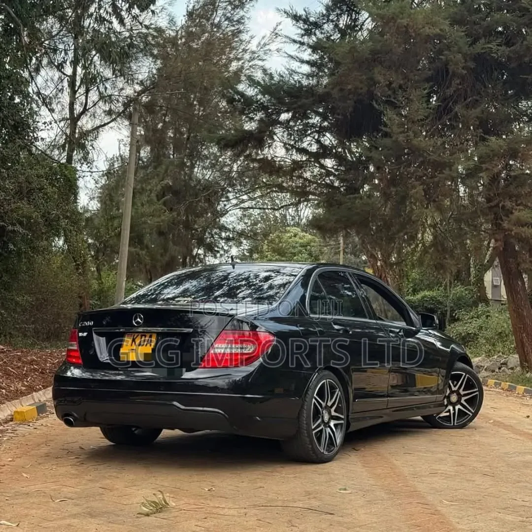 Mercedes-Benz C200 2013 Black