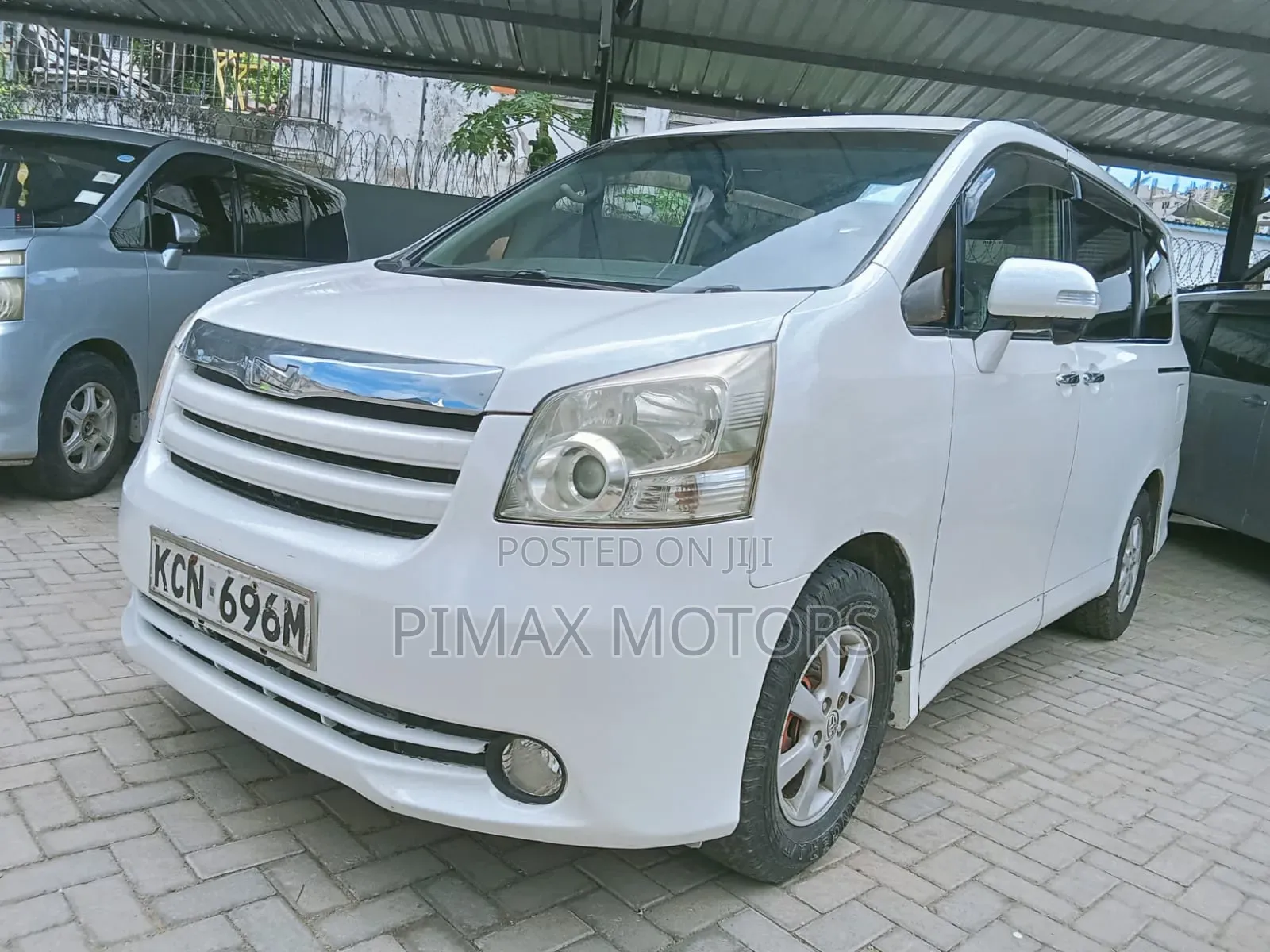Toyota Noah 2012 White
