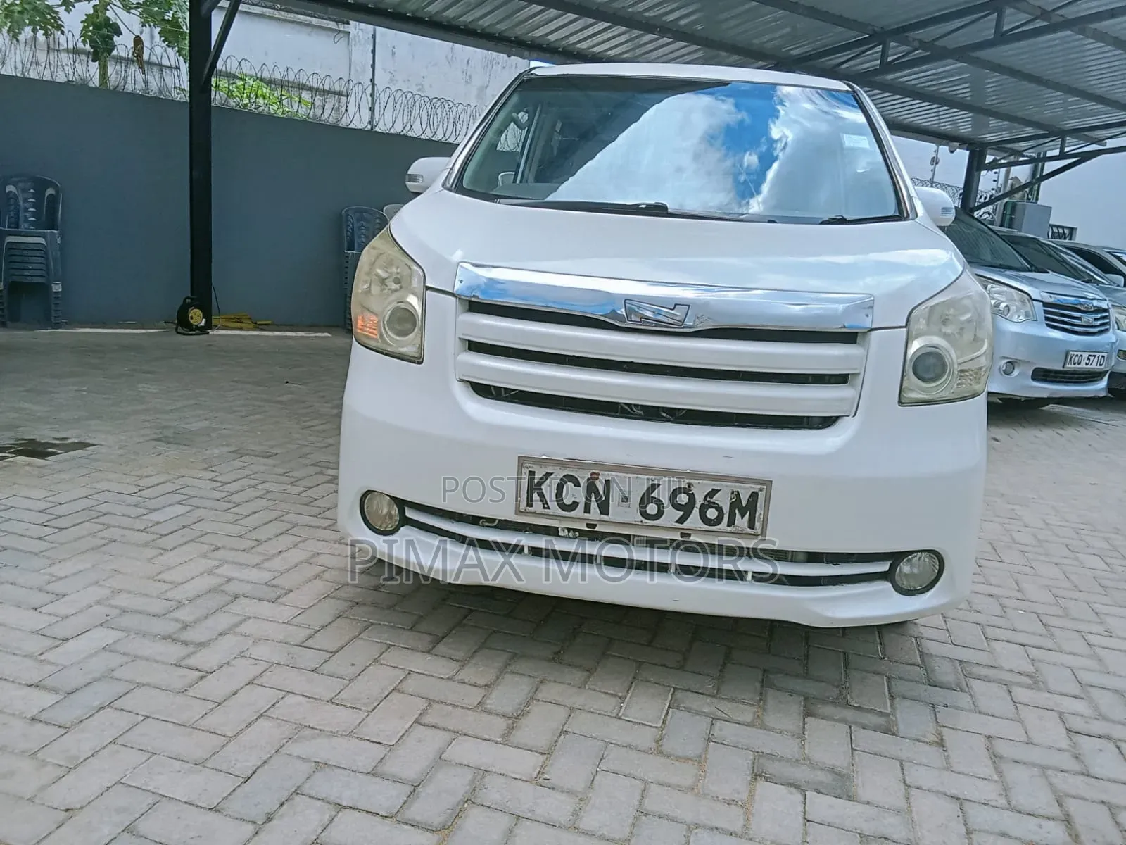 Toyota Noah 2012 White