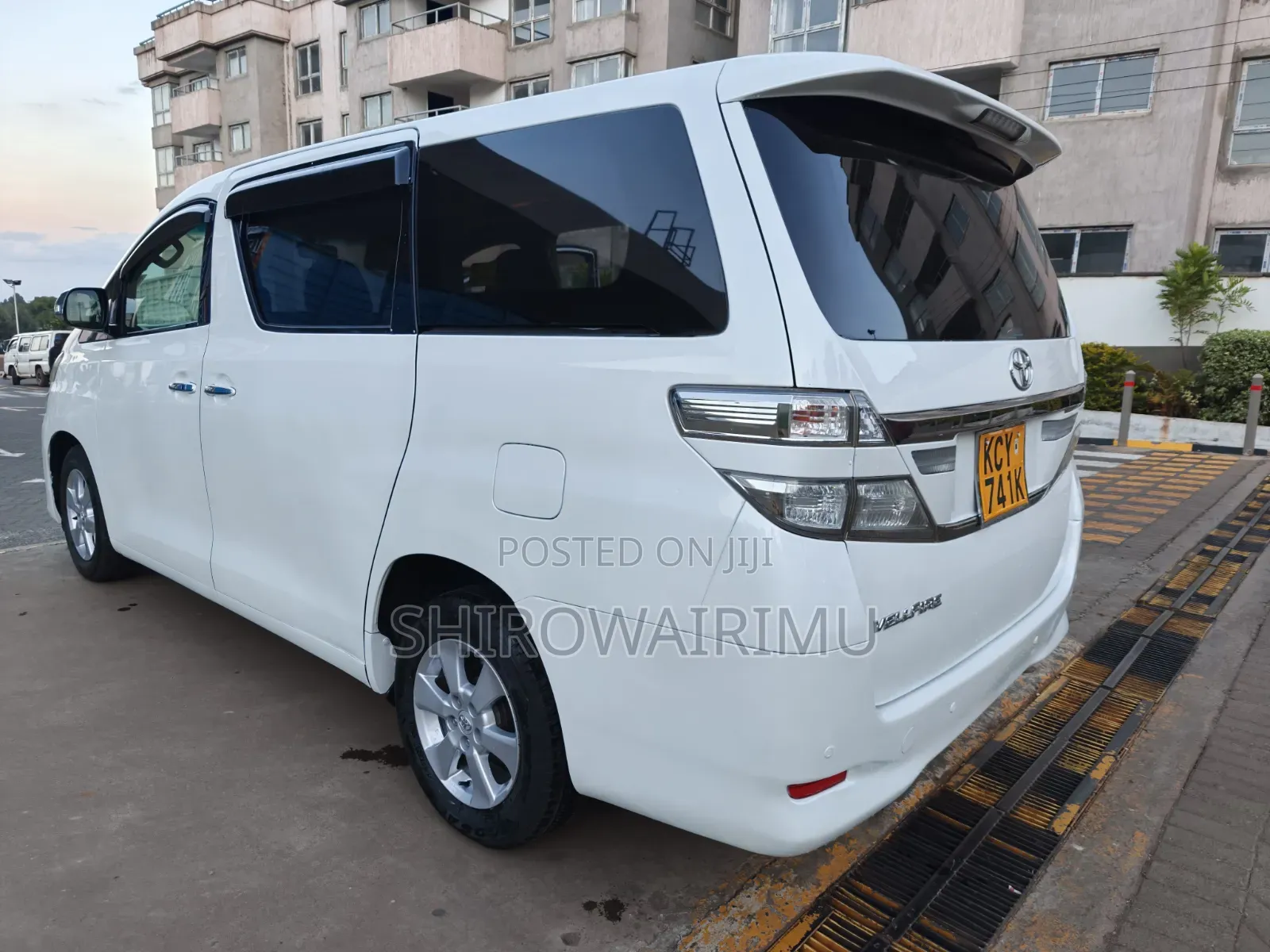 Toyota Alphard 2012 Off white