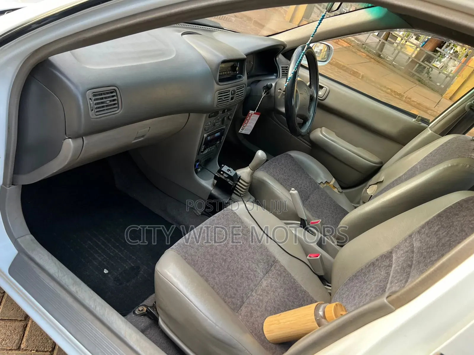 Toyota Corolla 1997 White