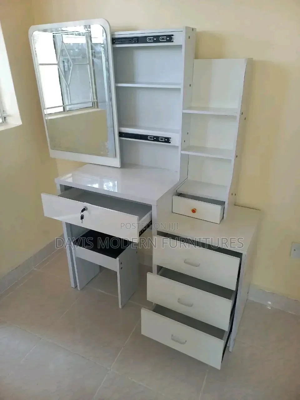 White Glossy Dinning Table