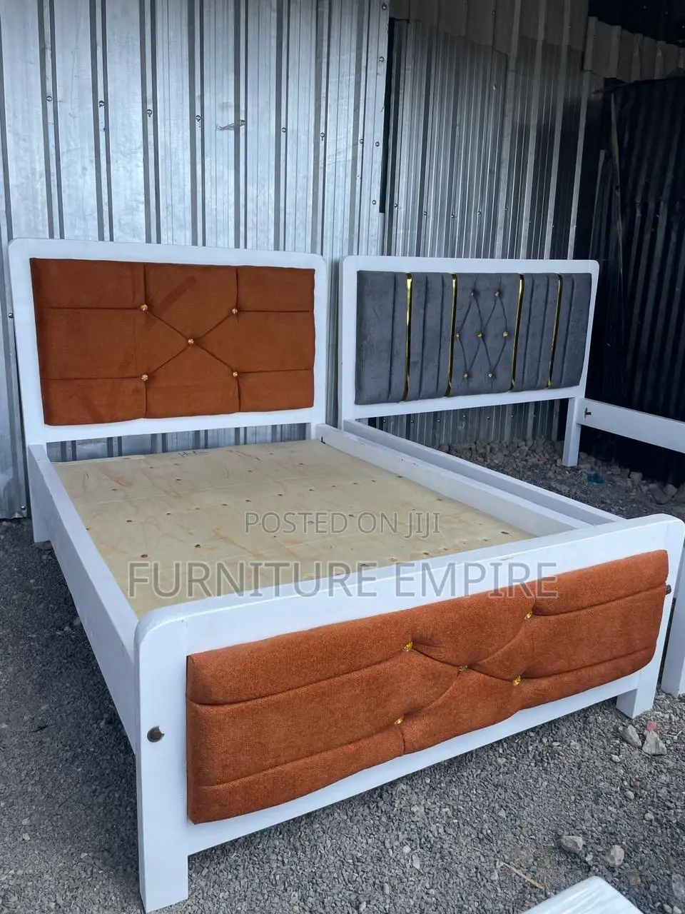 4 by 6 Mocket Bed – White Frame With Tufted Upholstery